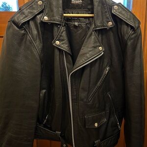 Oversized black vintage leather jacket by brand Wilson’s leather. Size Large